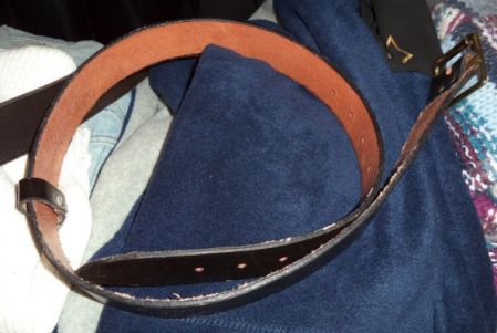 mil_items/leather belts2.jpg 26KB 